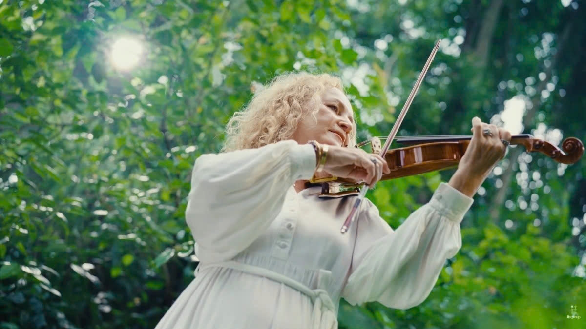 Secret Garden MV blends with Ninh Binh heritage sites